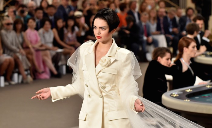 Haute Cuture a Parigi: sì a Chanel, no alle pellicce di Fendi
